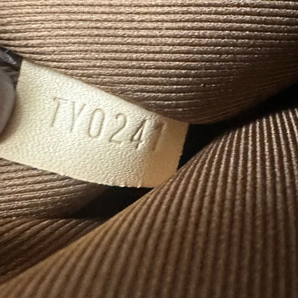 Louis Vuitton Monogram Pouch✨ - Picture 11 of 11